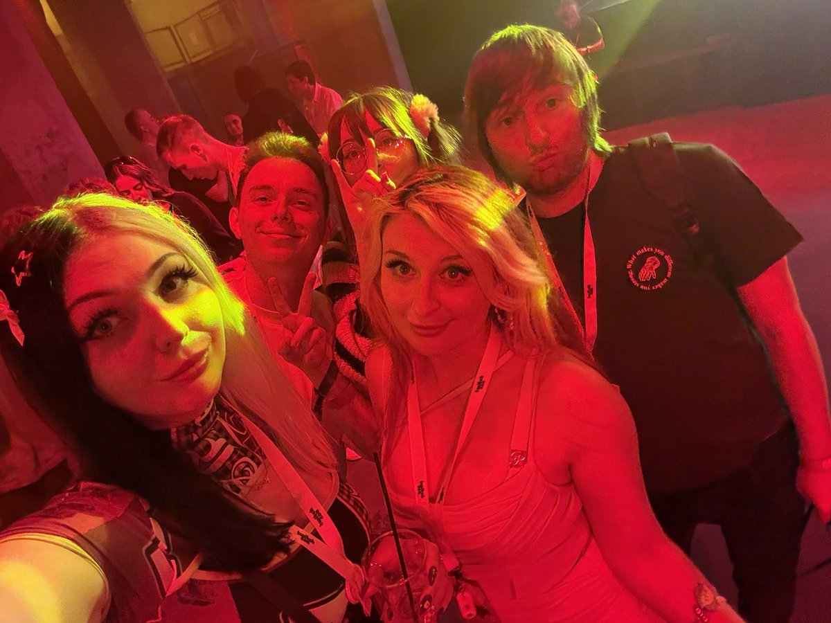 ShoxxyQt 🔜 Dreamhack Birmingham tweet media