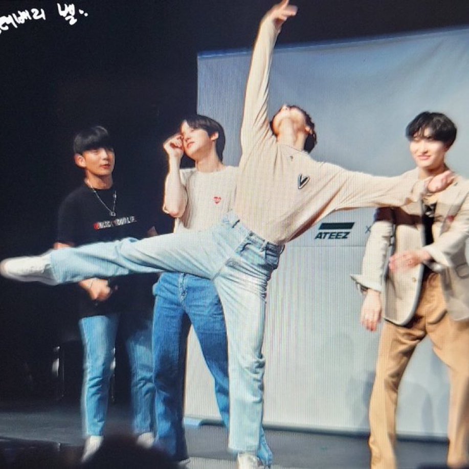 bewthscnez_'s tweet photo. he's such a little ballerina 🩰✨🌷🐈 https://t.co/LDyFfpZkgR