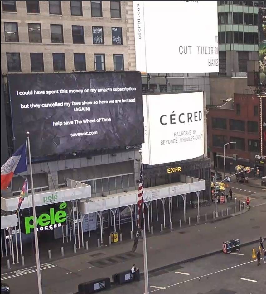 Same place. 
New message. 
56 minutes past the hour; every hour.
Get your selfie on!

savewot.com

#TheWheelofTime
#SaveWoT
#TimesSquare