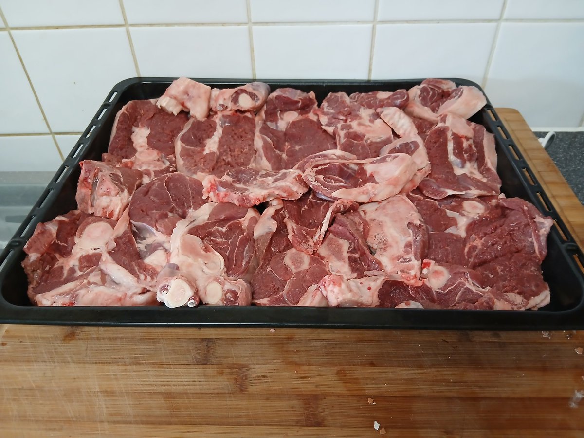 nziradzemasoja's tweet photo. Masikati akanaka kwamuri (goat meat) Moswera mushe.... https://t.co/1eU6ffM4p7