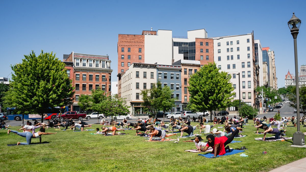 Today in Downtown #Albany: bit.ly/3JVOCT2

State Street Yoga 🧘 
JJ Savage 🎤 

#AlbToTheCor