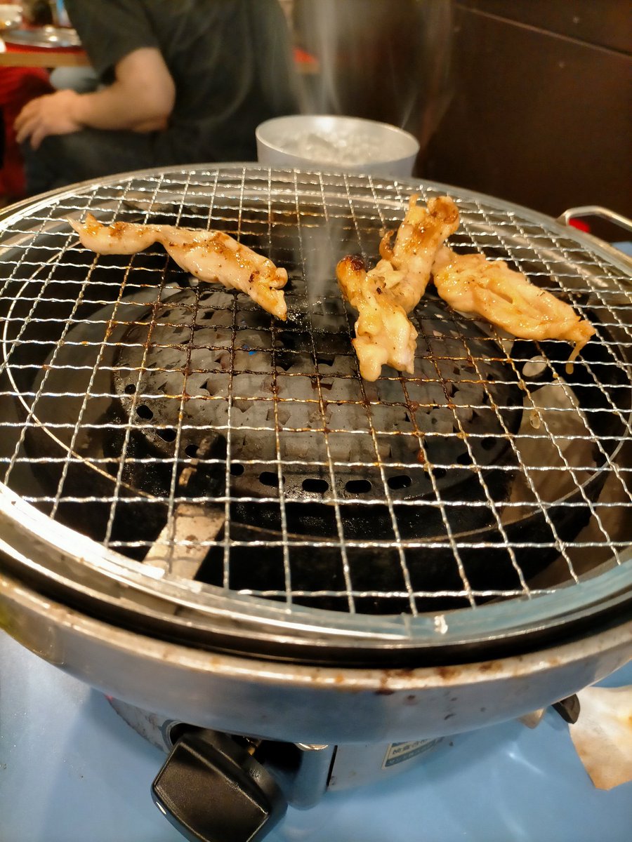 mikkanon's tweet image. 浜省聴きながら焼肉よ