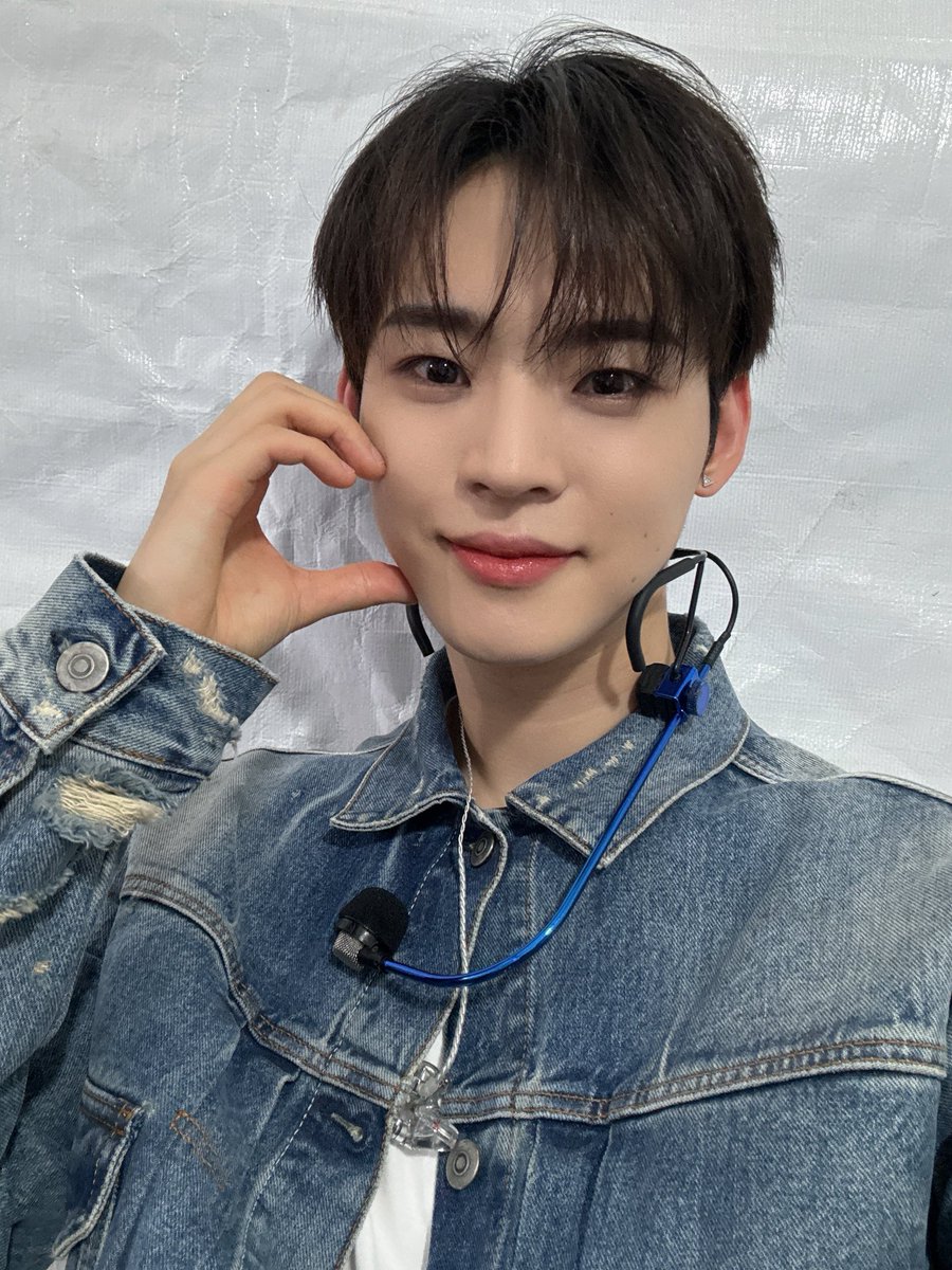 아진짜에반데...
ㅁㅊ겟다
와중에개미남셀카슥.보내놓고 셀카얘긴안하고호두과자얘기먼저꺼내는것도 너무사랑스러움 아어떡하란말이냐