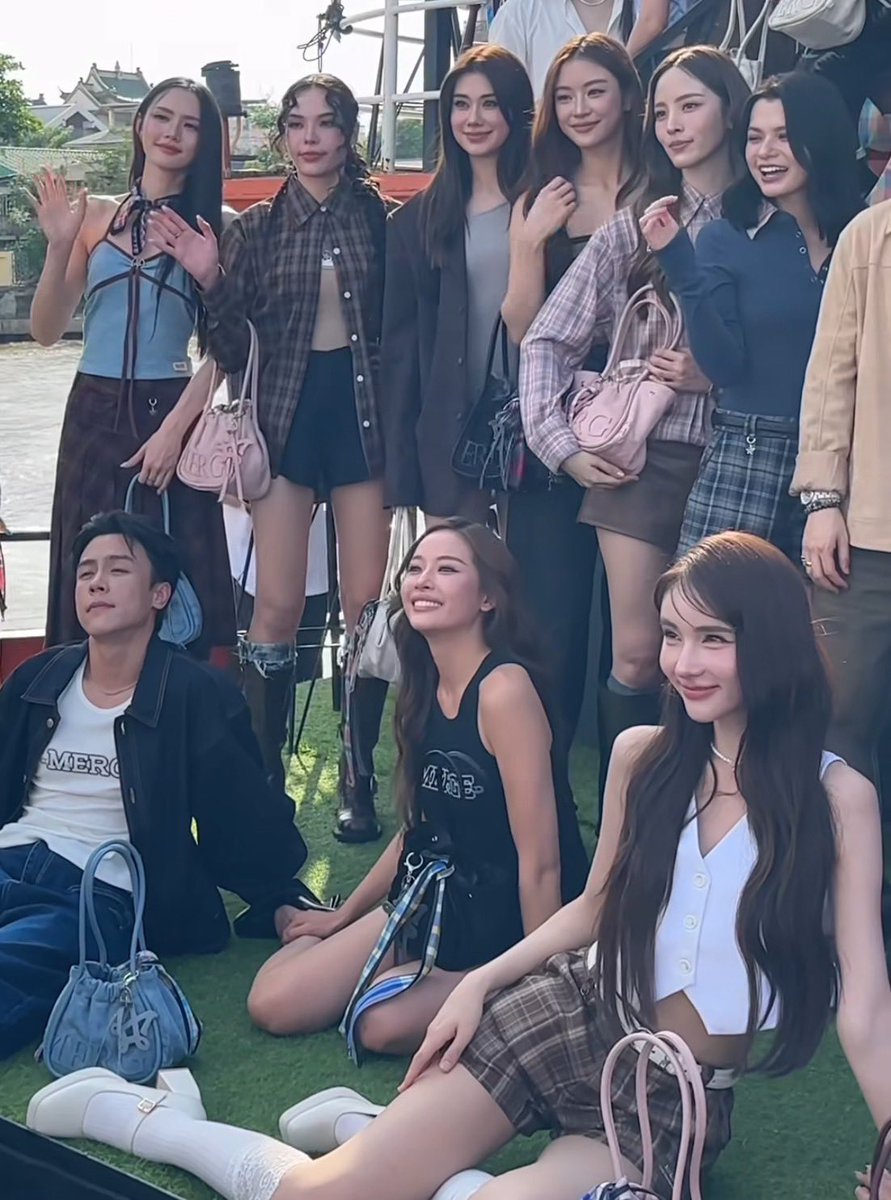 ซ้ายล่างเริ่ดสุดป่ะ