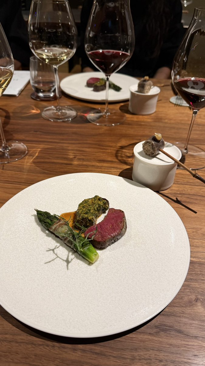 Small_o's tweet image. mingles