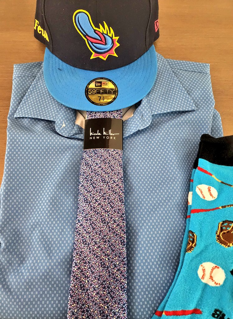 ShotgunSprD1's tweet image. I see @Mike_Rooney is playing charades and going TBA, not naming a #GameDayAttire starter today.

We'll throw our guy out there first. We aren't scared to compete. Flying Chanclas lid with a fresh tie. Tie might be little nervous getting thrown in this situation but we trust em: