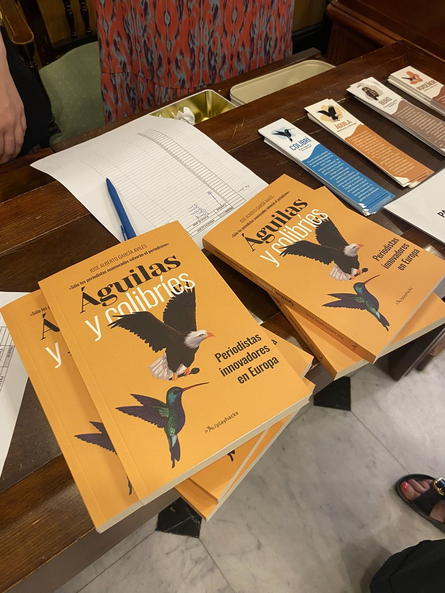 Nuestras compañeras <a href="/salome_berrocal/">Salomé Berrocal</a> y <a href="/rosamasegosa/">RMasegosa</a>, <a href="/UVa_es/">Gabinete de Comunicación Universidad de Valladolid</a>, acudieron a la presentación del libro ‘Águilas y colibríes’, de José Alberto García Avilés, <a href="/jagaraviles/">José Alberto García Avilés</a>, de <a href="/UniversidadMH/">UMH</a>, en el marco del congreso de <a href="/Nebrija/">Universidad Nebrija</a> 😍👏
