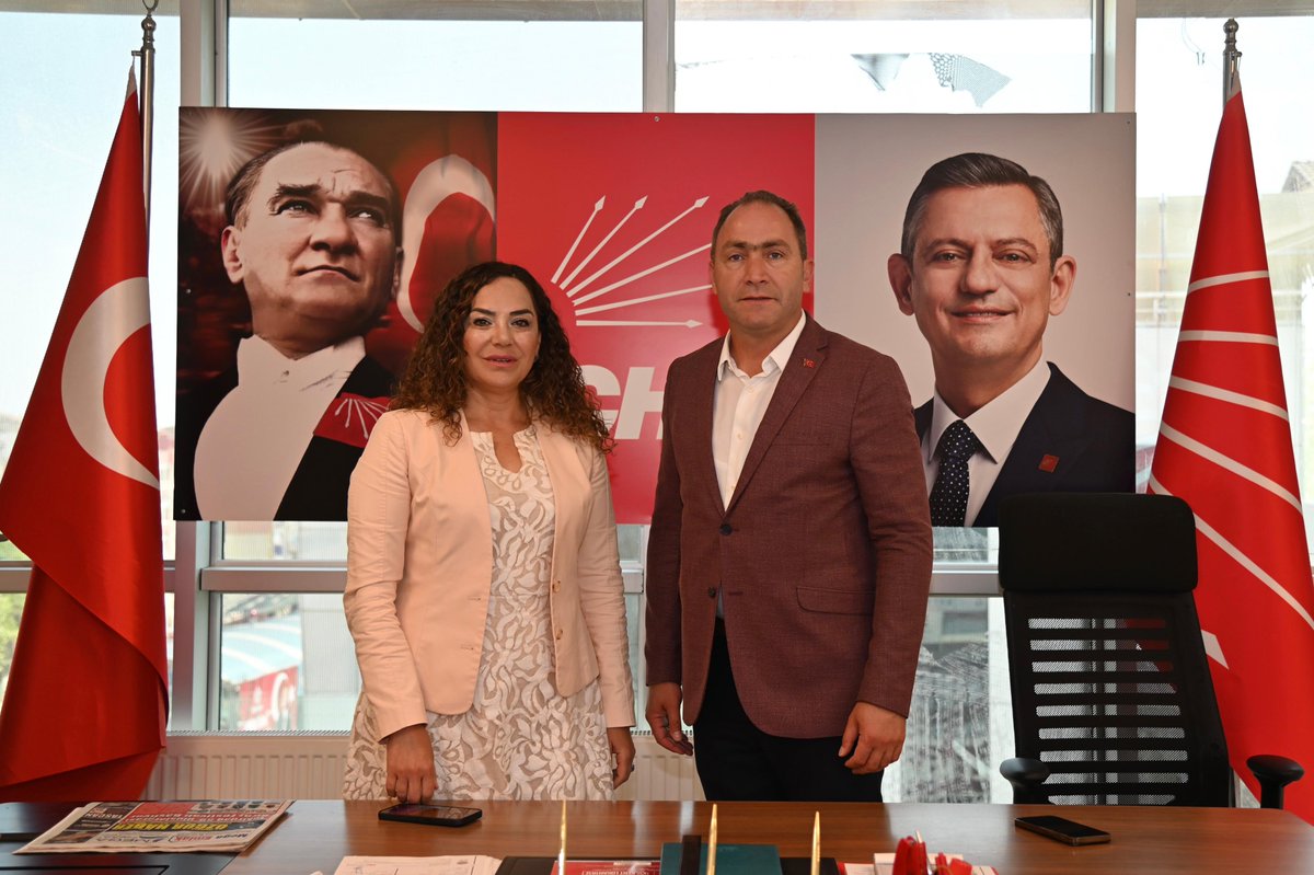 Cumhuriyet Halk Partisi İl ve Süleymanpaşa İlçe Örgütümüzün bayramlaşma programında, partimizin köklü geleneğini ve örgütlü yapısının gücünü yansıtan kıymetli yol arkadaşlarımızla bir araya geldik. 

Bayramlaşma programı kapsamında, CHP Tekirdağ İl Başkanlığı görevine başlayan