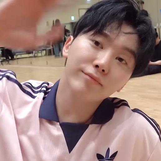 uribooslatte's tweet photo. cutieful barefaced seungkwan 😭😭🥹 https://t.co/MIryoHAtgN