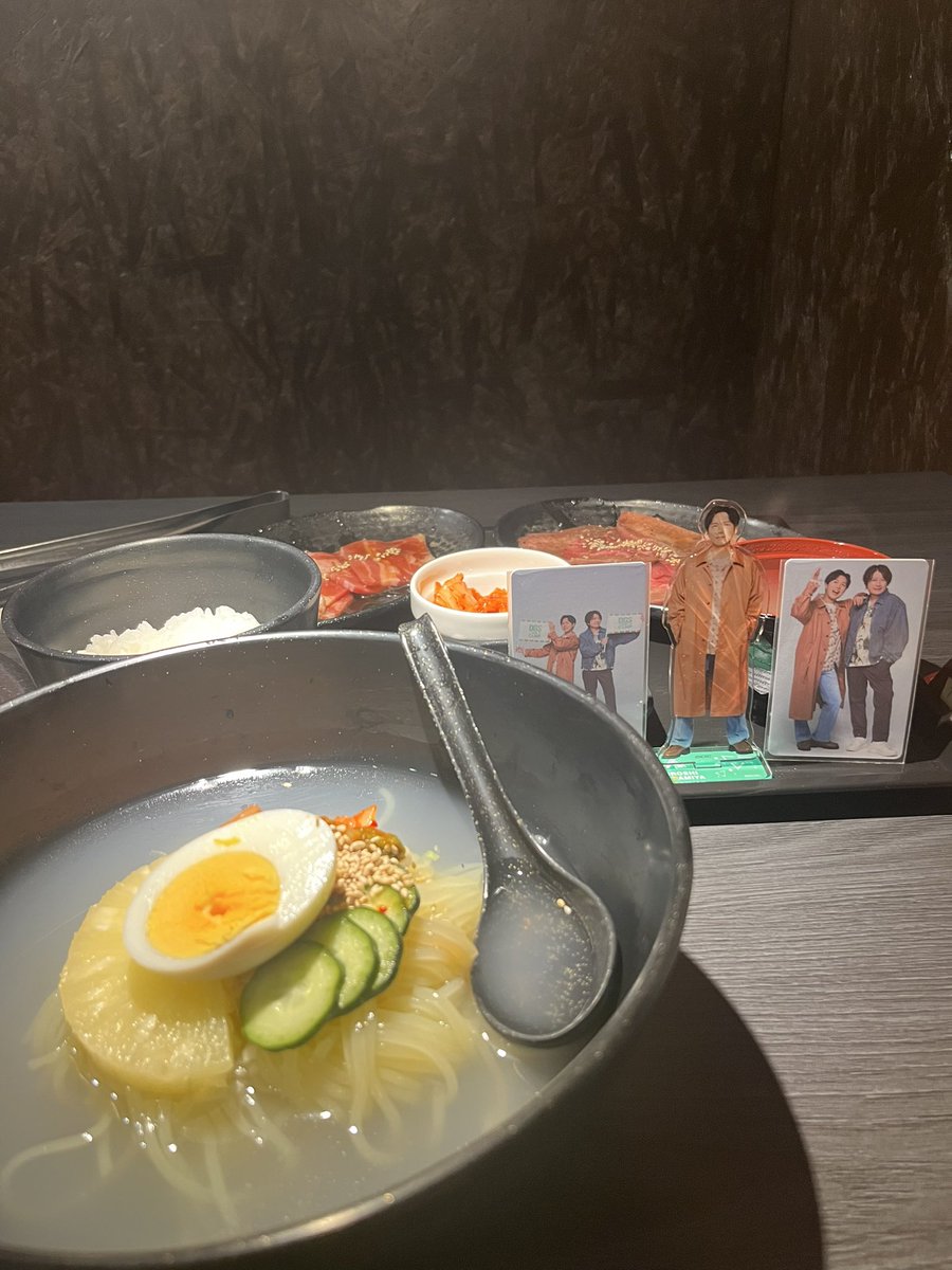 躍動感満載の大谷翔平さんに囲まれる棒立ちの神谷浩史さんin岩手　
冷麺美味しい〜〜！！！