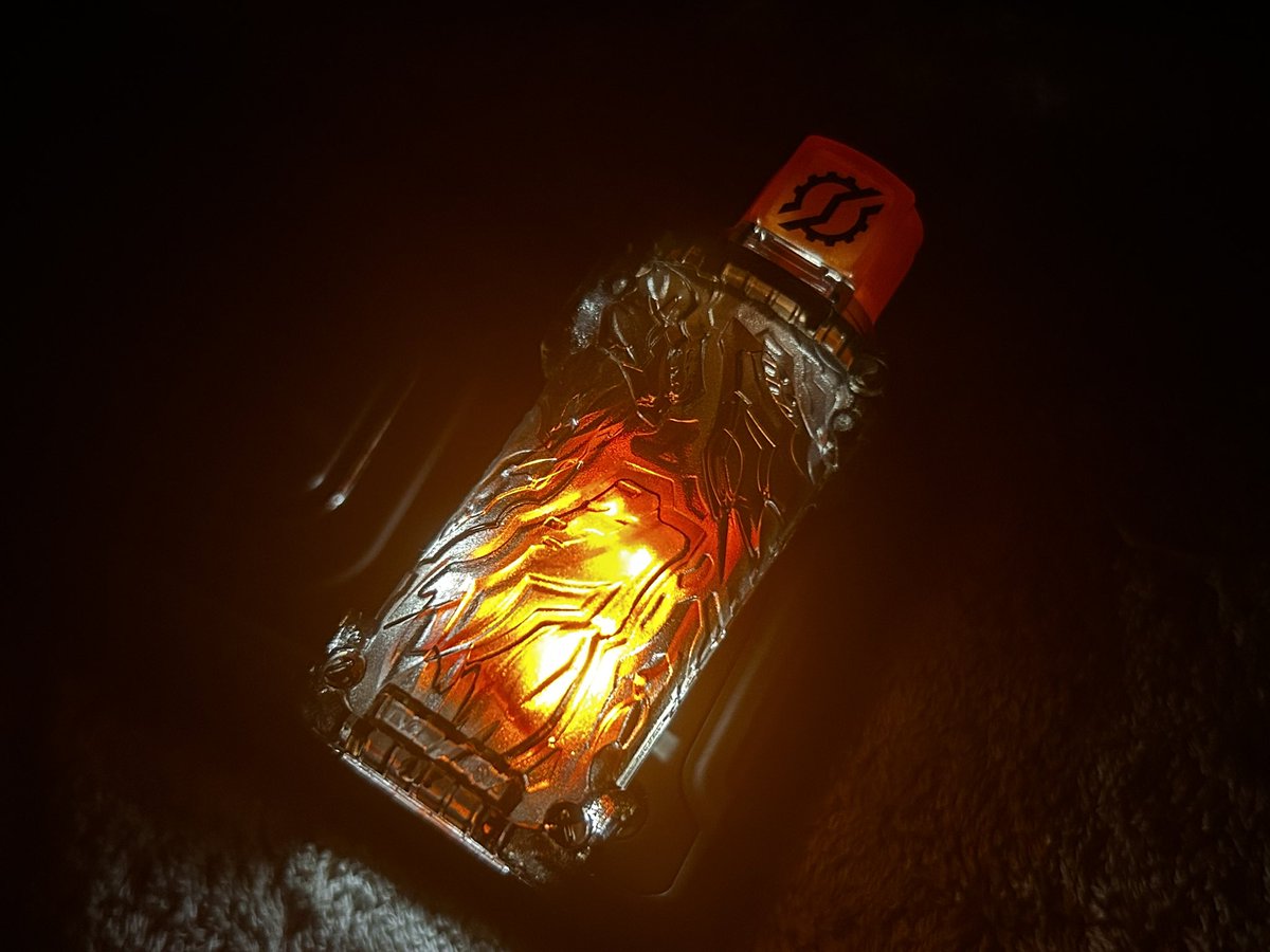 中に成分仕込んでるから
ちゃんと振れるしいい具合に光るよ

ほとばしれマグマ