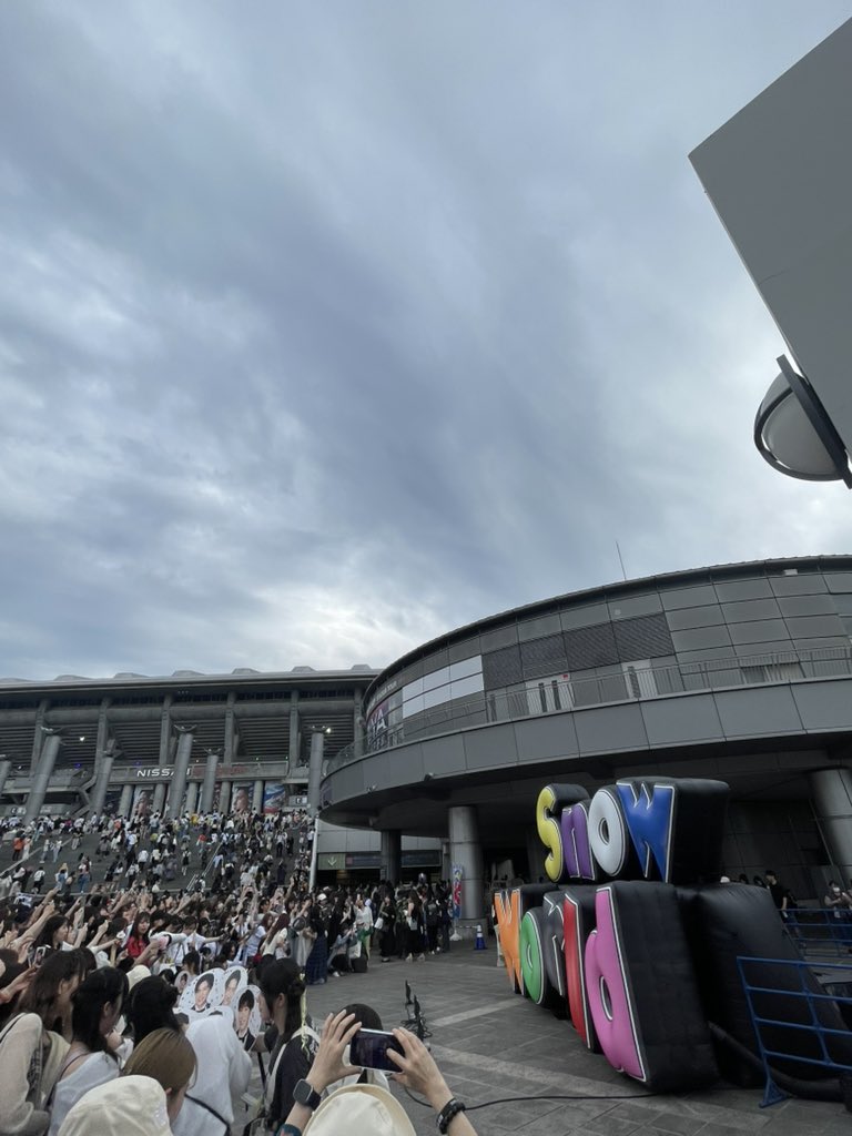 90分跳ねないイベント。
そして、いつもの日産スタジアムと違う雰囲気。
#SnowMan日産スタジアム