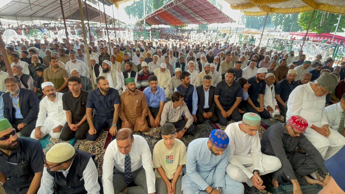 JKNC (@jknc_) on Twitter photo On the auspicious occasion of Eid-ul-Azha, Jammu and Kashmir National Conference President Dr. Farooq Abdullah and Vice President & Hon’ble Chief Minister <a href="/OmarAbdullah/">Omar Abdullah</a> offered Eid prayers at the revered shrine Asar-e-Sharif Dargah Hazratbal today. They prayed for lasting peace, On the auspicious occasion of Eid-ul-Azha, Jammu and Kashmir National Conference President Dr. Farooq Abdullah and Vice President & Hon’ble Chief Minister <a href="/OmarAbdullah/">Omar Abdullah</a> offered Eid prayers at the revered shrine Asar-e-Sharif Dargah Hazratbal today. They prayed for lasting peace,