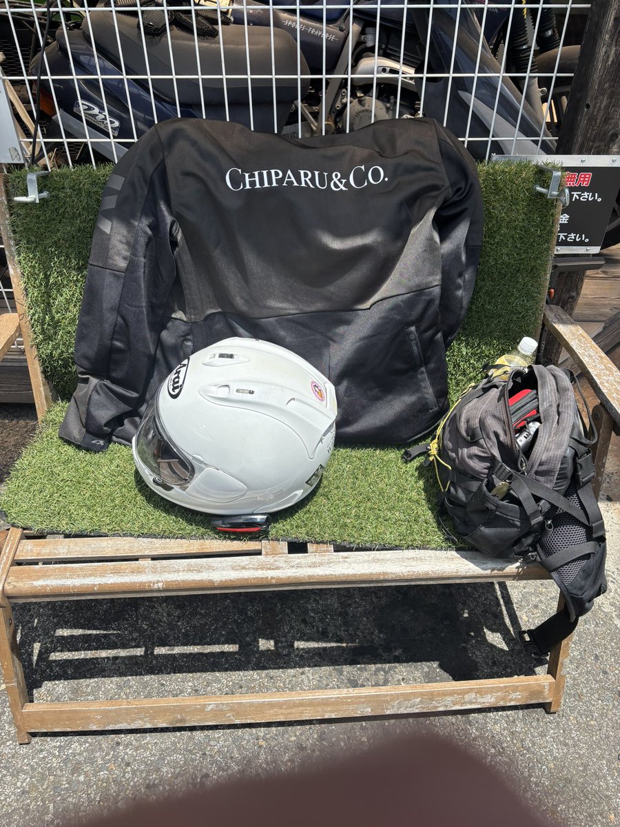 namerougk71b's tweet photo. 明日はいい天気みたいだからおバイクの予定。装備としてちぱるジャケットとジーンズは決まっている。インナーのＴシャツは、今回ちりんちゃんにしてみるか？#ちぱるジャケット #ちりん #cirin #ちぱるジーンズ https://t.co/jjJoM1hfMI