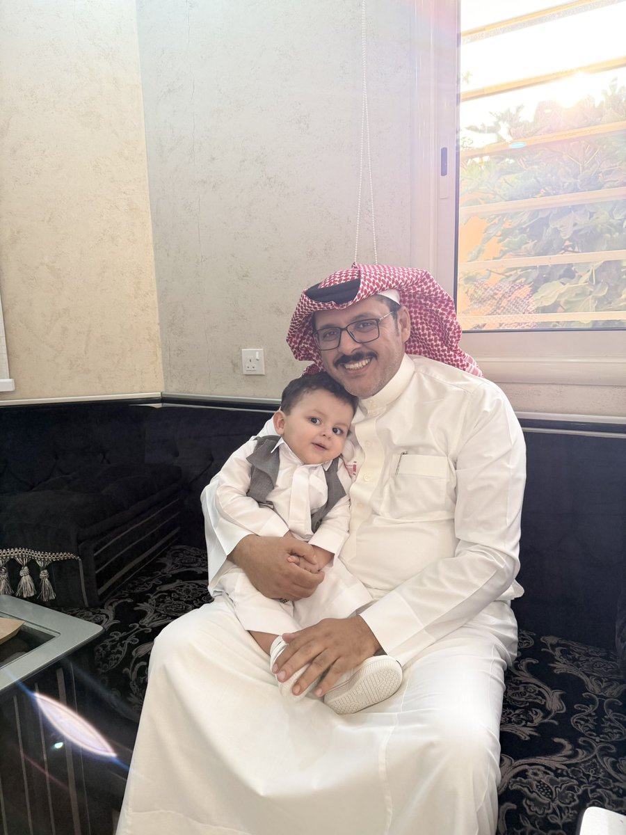 كل عام وأنتم بخير ومن العائدين
اجتماع العيد مع الوالدة الغالية والأخ العزيز أبو الطيب والأبناء والأحفاد حفظهم الله . ( عيد الأضحى المبارك ١٤٤٦هـ )