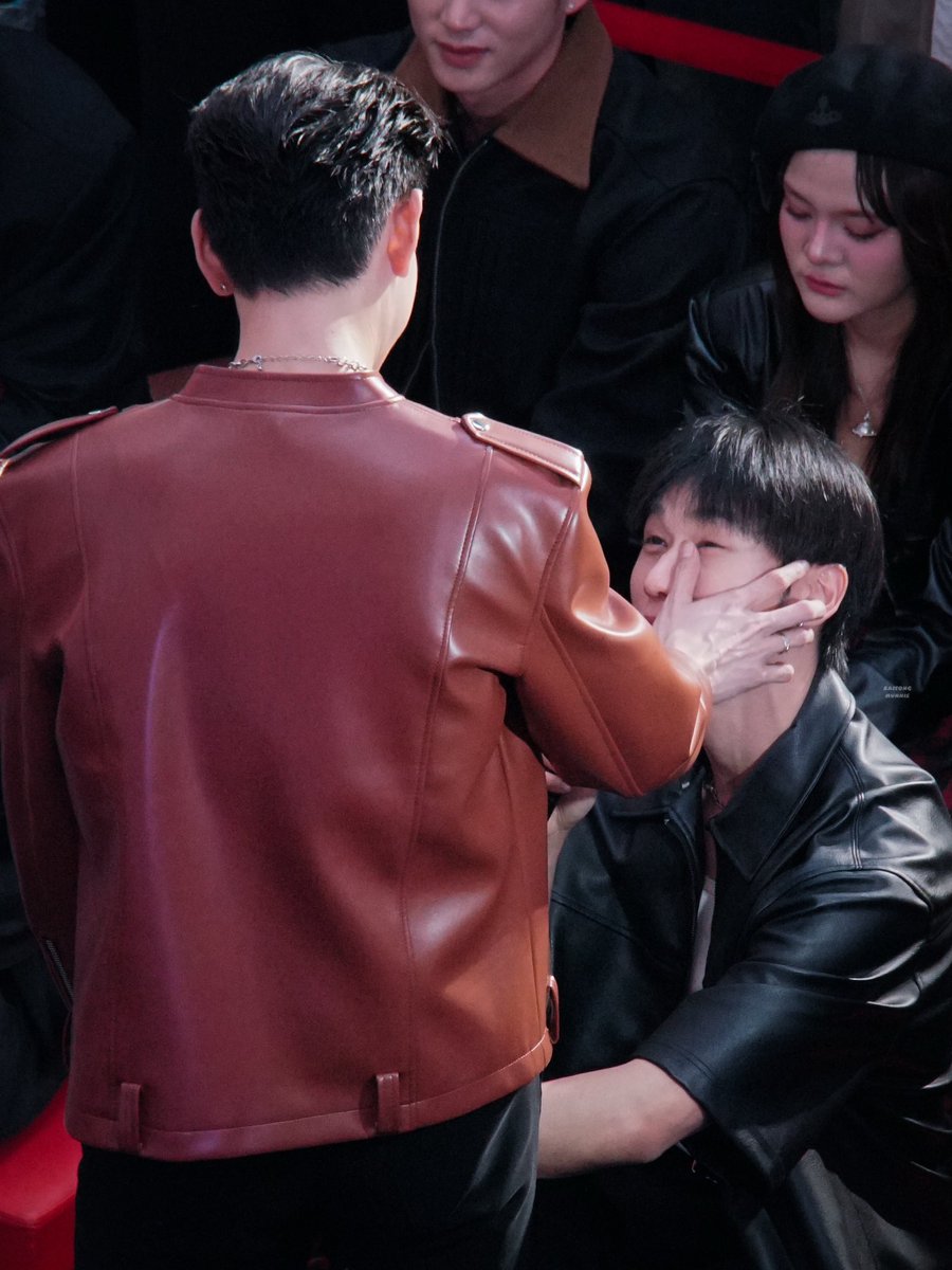 HunnieMyBaby's tweet photo. บิบี๋ไม่ร้องนะคับ มุมุเช็คน้ำตาให้น้า💕🥹
((ยัยเร้กร้องนำคนพี่ไปแล้ว 😭))

✩˚｡⋆ @TOTOGABACK @oueiija ✩˚｡⋆
DAOU PREMIERE EVENT
#DAOU_นิราศรักเอย_DDAY
#ต้าห์อู๋ออฟโรด #DaouOffroad https://t.co/oCAj8sriFV