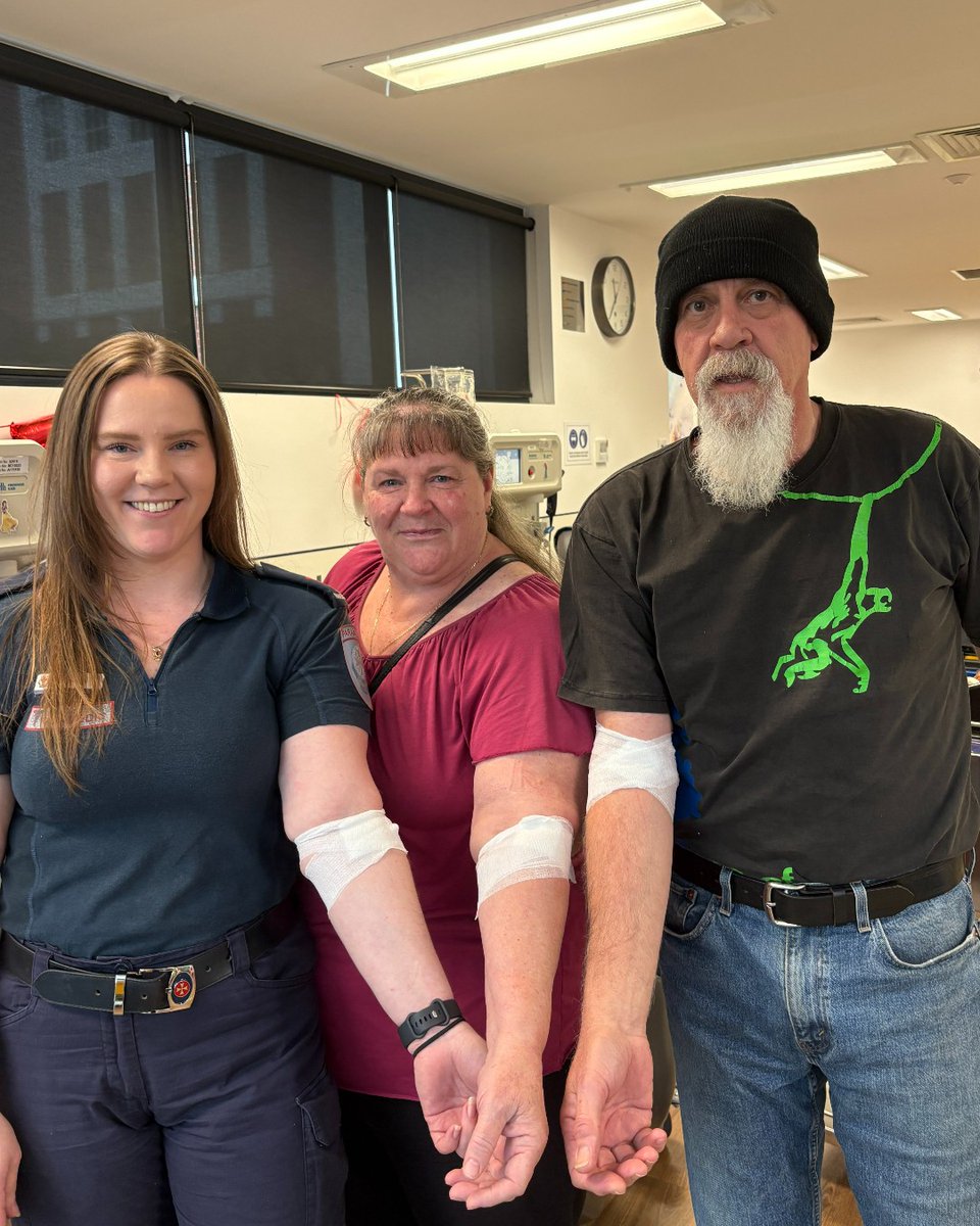 Saving lives on the road and in the chair, paramedic Stephanie Sherry has rolled up her sleeve for her 200th blood donation this week!
Stephanie started donating after years of watching her parents, Ruth and Ralph, do the same. 
bit.ly/43PXXEK
