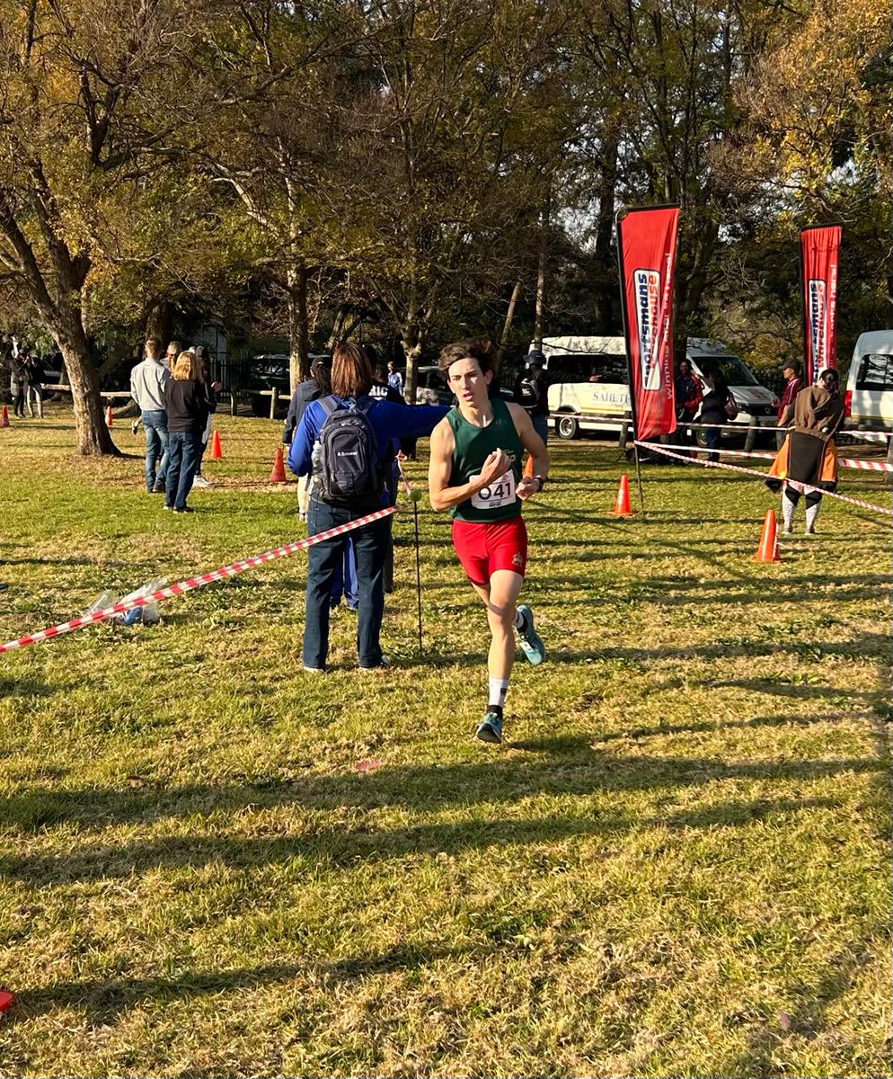 KingEdVIISchool's tweet photo. Huge congratulations to all our Juniors and Seniors cross country boys who were selected for the Inter-Districts Championships!

A special shoutout to Captain Nicholas Horne for taking home the Senior Boys title —well done, Nic! 

#redcrosscountry https://t.co/IotwLyY7uF