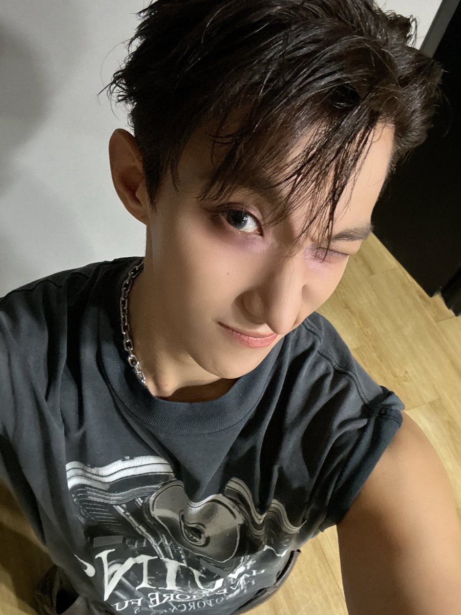 another cute dokyeom selca