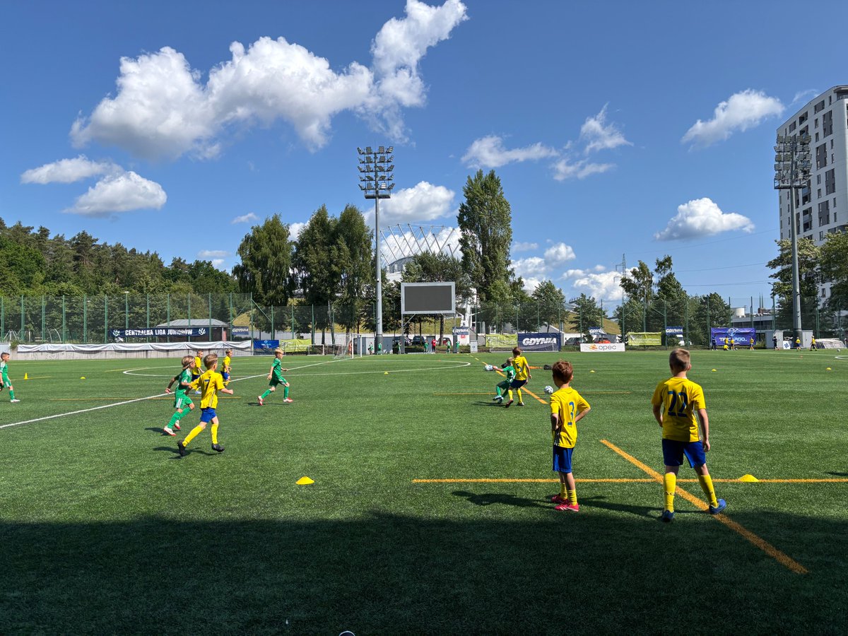 𝗗𝗲𝗿𝗯𝘆 𝗱𝗹𝗮 𝗭𝗱𝗿𝗼𝘄𝗶𝗮 rozpoczęliśmy na Narodowym Stadionie Rugby od zawodników U-8! 💪

Do 13:00 masa atrakcji:
🚌🩸 strefa zdrowia z krwiobusem
⚽️ strefa sportu
🛝 dmuchaniec i zabawy dla dzieci
🥙 foodtrucki w strefie gastro

Dołączajcie do nas! #ArkaZnaczyZdrowie