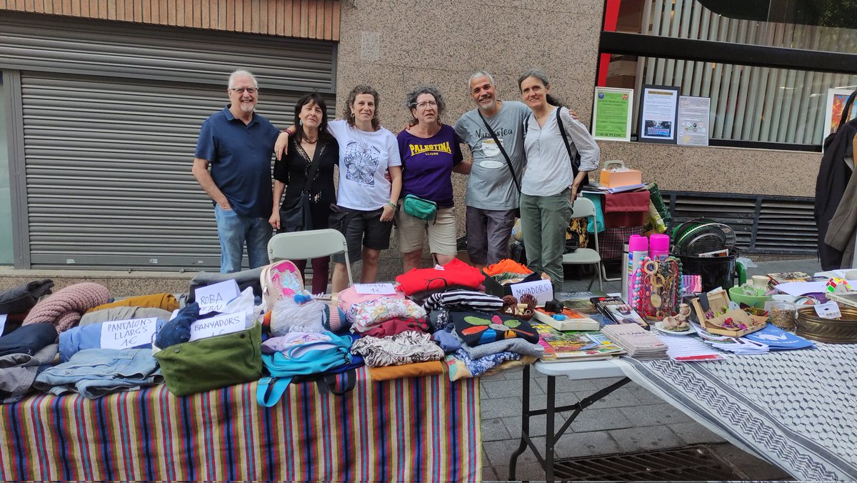 EspaiGramenet1's tweet image. Avui a la fira d&apos;entitats #LesgolfesdeSantako, amb l&apos;Engramatge
Donant una segona oportunitat a coses que no fem servir i que segur que a algú li farà falta. 
#Reutilitza #SegonaMa