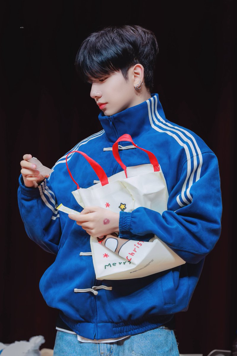 𝙨𝙤𝙢𝙚𝙩𝙝𝙞𝙣𝙜. tweet media