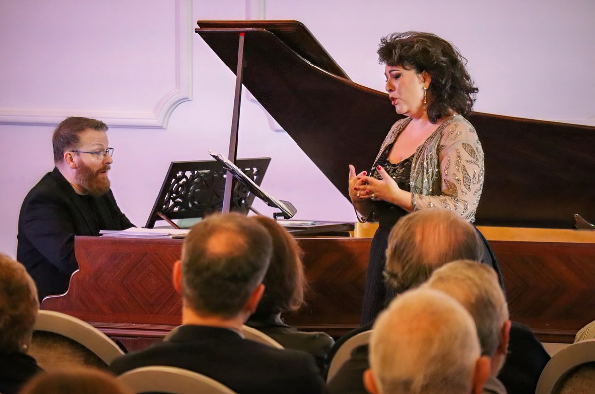 📢El 9 de junio cierra el 42 Festival Ibérico de Música la soprano extremeña <a href="/SolisCarmen/">Carmen Solis</a>, que con el pianista Rinaldo Zhok, homenajea al compositor pacense Cristóbal Oudrid. A las 20:30 h. en <a href="/DipdeBadajoz/">Diputación de Badajoz</a>  
<a href="/cultura_EXT/">Cultura, Turismo, Jóvenes y Deportes</a> 
<a href="/aytodebadajoz/">Ayuntamiento Badajoz</a> 
<a href="/CSMBonifacioGil/">CSM Bonifacio Gil</a> 
festivalibericobadajoz.es/web/homenaje-a…