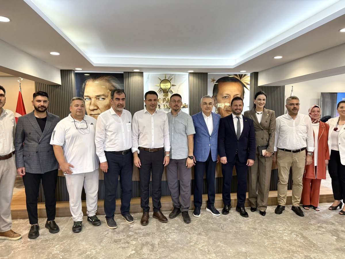 📍Aydın  

AK Parti Aydın İl Başkanlığımızın ev sahipliğinde düzenlenen geleneksel bayramlaşma programında; teşkilatımızın kıymetli mensuplarıyla ve hemşehrilerimizle bir araya gelerek bayramın bereketini ve muhabbetini paylaştık. 

Bayramların ruhuna yakışır şekilde, birlik ve