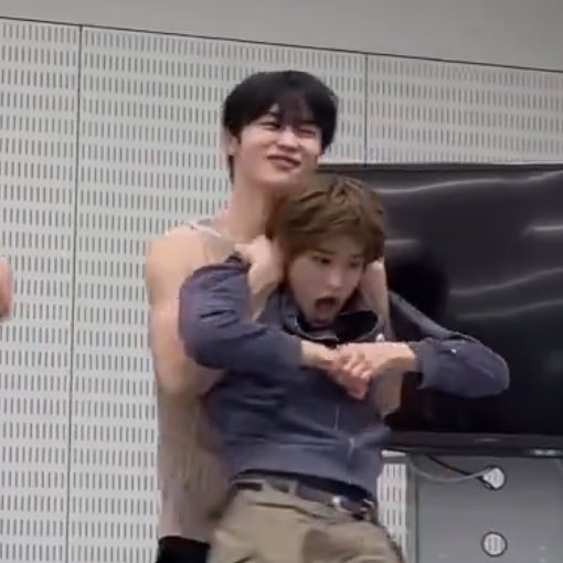 아진짜어떡해 둘다존나귀엽네