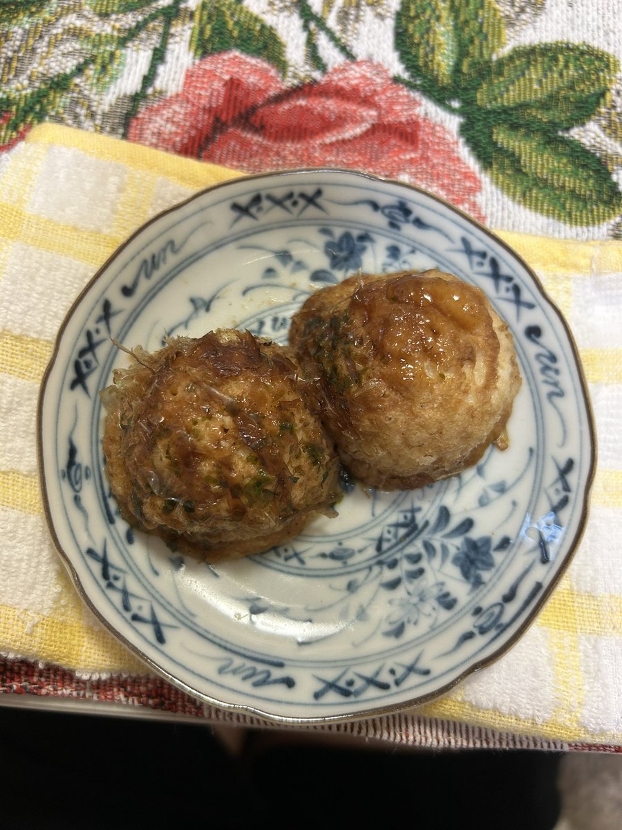 明日のライブ初参戦のためにたこ焼き喰います👍