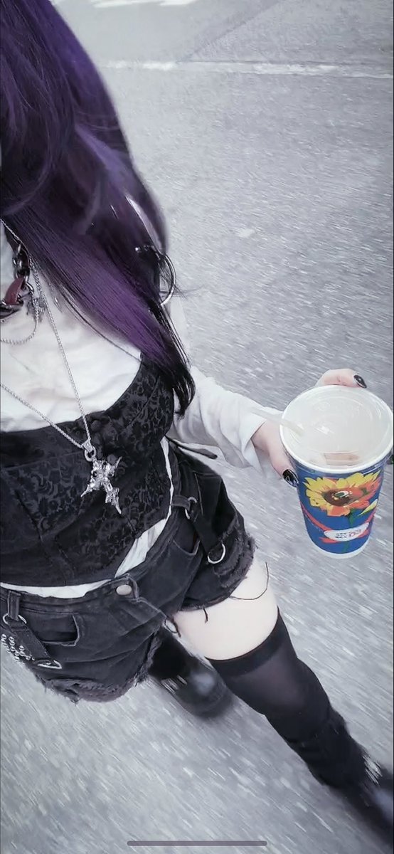 毛先に黒入れてきた
かわい~=ᗜωᗜ=