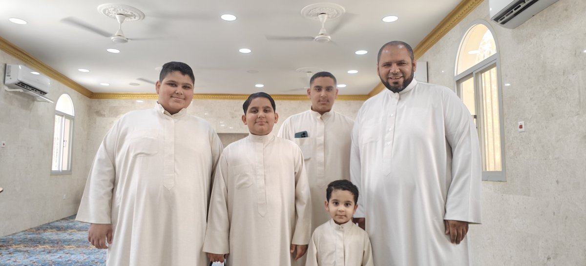 sadiqhammadi's tweet photo. *أهنئكم بحلول عيد الاضحى المبارك*
سائلاً المولى عز وجل أن يتقبل منا ومنكم صالح الأعمال وأن يعيده علينا وعليكم أعواماً عديده وأزمنةً مديده وأنتم ومن يعز عليكم  بصحة وعافيه ..

   💫 *وكل عامٍ وأنتم بخير* 💫 https://t.co/4fnJse4EMB
