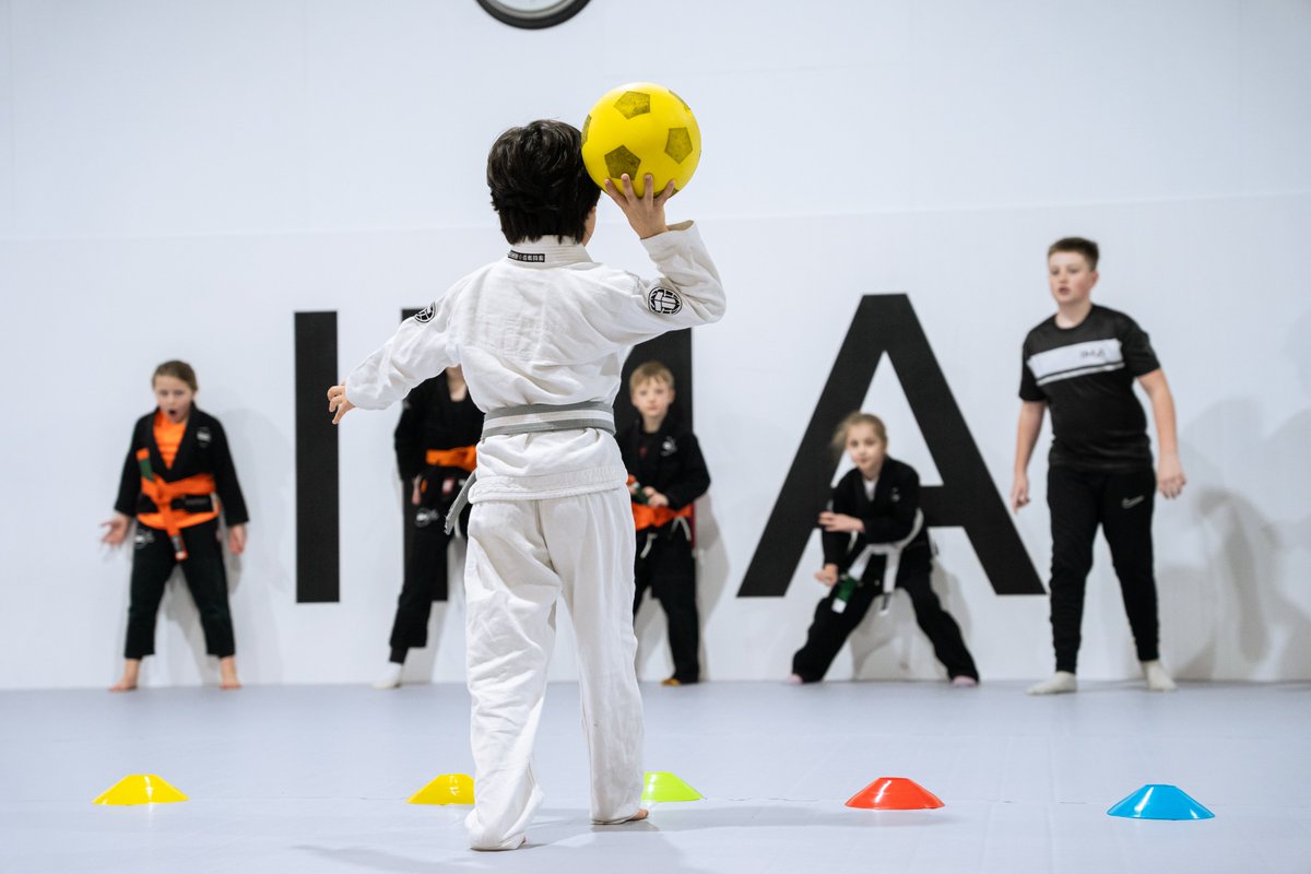 NinjaSchNorth's tweet photo. Learning how to move sharp and quick 🏃‍♂️🔥

Bring your little one down!

#ninjaschoolnorth #kidstraining #kidsmartialarts #kidsfitness #ninjakids #activekids #juniormartialartists #selfdefenseforkids #kidskickboxing #kidsfitness #mmakids #bjjforkids #youthmartialarts https://t.co/hk6ufJJpE0