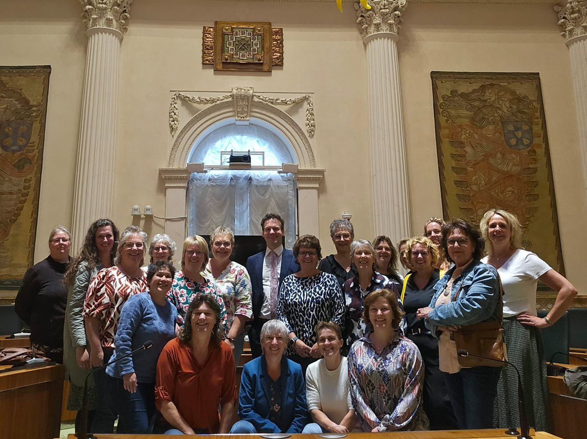 Met de studieclub naar het <a href="/ProvincieNH/">Noord-Holland</a> geweest. Een rondleiding door het museum gedeelte van paviljoen Welgelegen. Erg leuk om op deze manier mijn werkplek te laten zien. Na afloop nog in gesprek met <a href="/JBeemsterboer/">Jelle Beemsterboer</a> 
Foto is van Sasa.