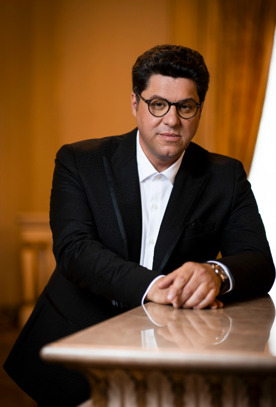 A concert performance of Giuseppe Verdi's #Latraviata takes the stage today at the #SalzburgFestival 🎶

Toi toi toi to our #MassimoZanetti, on the podium, and to Luca Salsi, starring as Giorgio Germont 

> salzburgerfestspiele.at/p/la-traviata