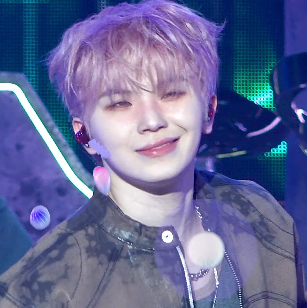 aludraexe's tweet photo. woozi’s thunder hair era so far https://t.co/StH8ntWJAK