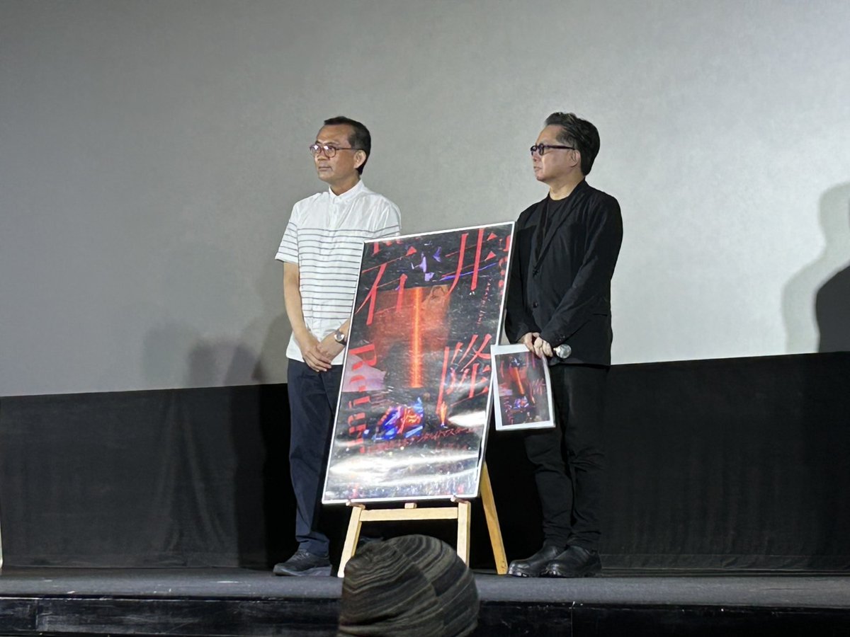 Ishii_Returns's tweet image. 『ヌードの夜』上映後に #松崎健夫 さん、#松崎まこと さん登壇！
雨、夜、ネオンの繊細な撮り方、「事務所のゴミ箱に捨てられていた台本を拾った」という竹中直人さん出演の経緯、余貴美子さんの魅力、異業種映画監督について..などなど、ディープなトピックをたっぷりお話し頂きました🌕