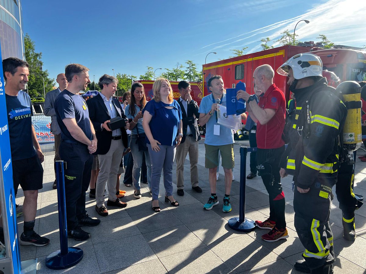 🔵 Hoy se celebra la IX Carrera Vertical Bomberos de Madrid a Torre Emperador Castellana.

La carrera más impresionante de España, subida de 55 plantas, en la que participarán más de 100 bomberos profesionales y 850 corredores populares.