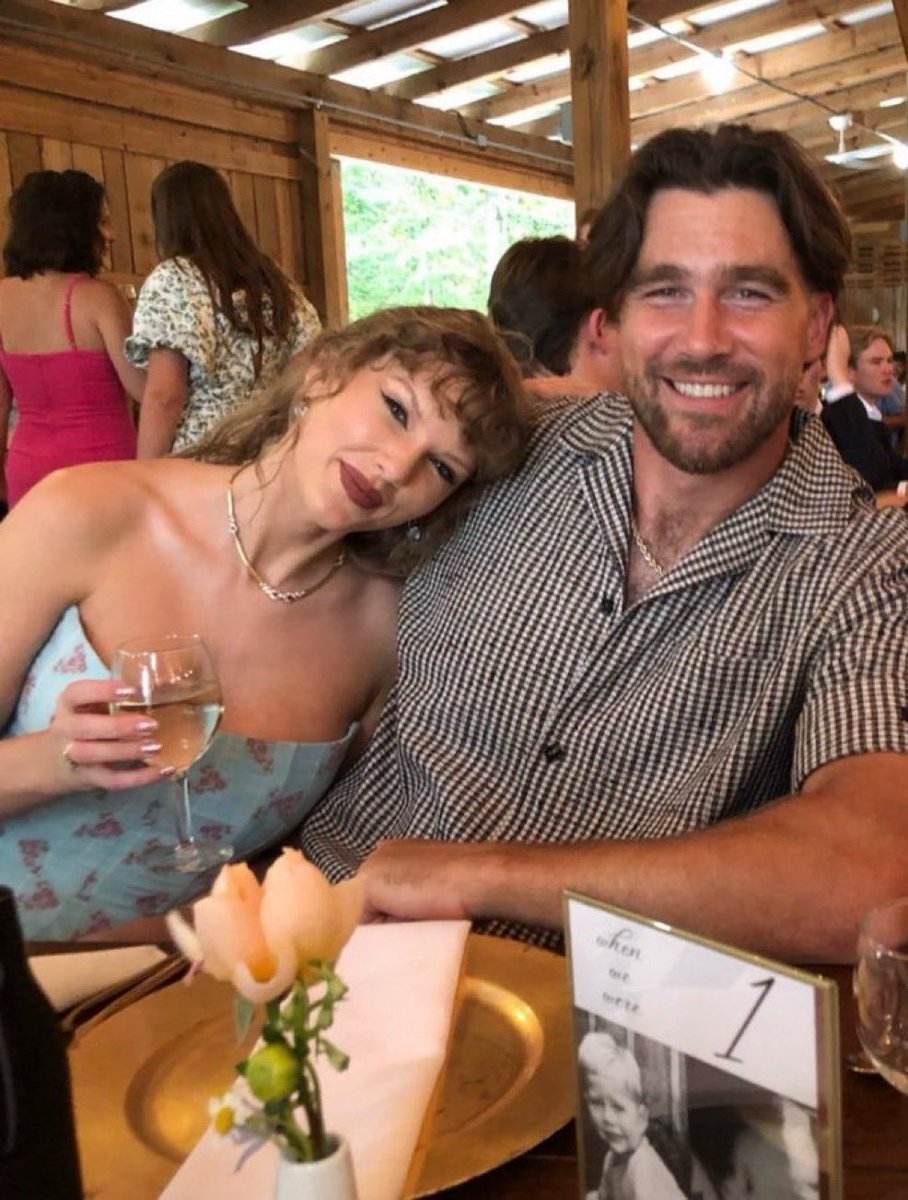 📷 | Taylor Swift y Travis Kelce estuvieron juntos en una boda  recientemente., image size:908x1200