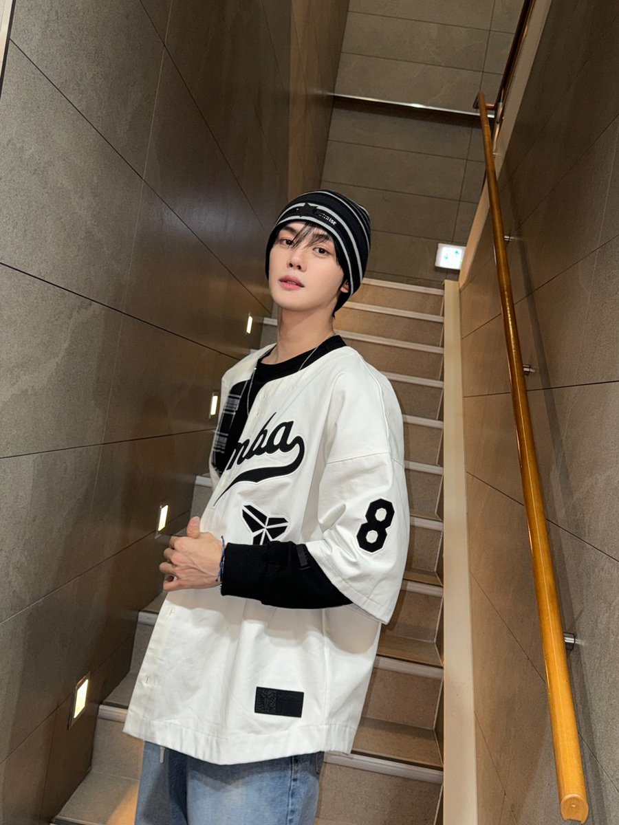 ZB1_official's tweet photo. _𝗭𝗘𝗥𝗢𝗙𝗢𝗖𝗨𝗦

제로즈는 기쁠 때 힙합 춤을 춰...
그게 바�� 똑똑중심 DAY...☆
ጿ ኈ ቼ ዽ
 
#ZEROBASEONE #ZB1 
#제로베이스원 https://t.co/EfooafTecr