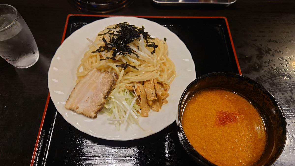 もちもちの木、味噌つけ麺。
食べやすい丸麺に濃いめのスープ。
好き寄り🙏