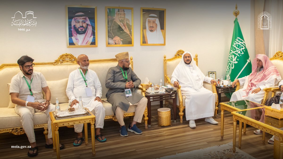 Saudi_Moia's tweet photo. استقبل معالي وزير الشؤون الإسلامية الشيخ الدكتور عبداللطيف بن عبدالعزيز آل الشيخ بمقر الوزارة في #مشعر_منى رئيس جامعة أبو بكر وعضو جمعية أهل الحديث المركزية في الهند الدكتور محمد أظهر المدني

https://t.co/RRuZ5bdbzV

#الشؤون_الإسلامية_حج1446
#يسر_وطمأنينة https://t.co/9wRn2536Wu