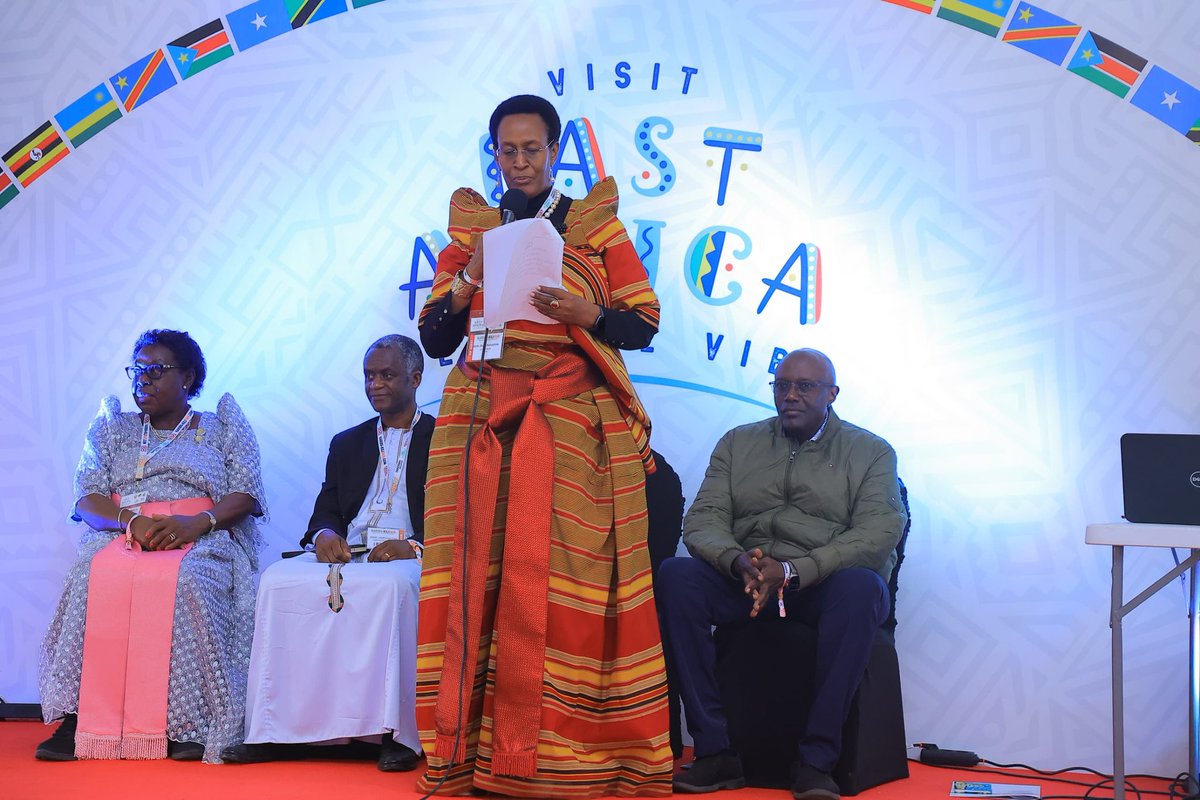 Muyodi_Shakie's tweet photo. Ambassador @KatusiimeAnne, Uganda’s Consul in Arusha, has addressed the public at #Kilifair2025.
 She extended heartfelt thanks to all partners and reaffirmed her commitment to promoting Uganda not only in Tanzania but also on the global stage
#UgandaAtKiliFair25 https://t.co/Ih7fUOrwgH