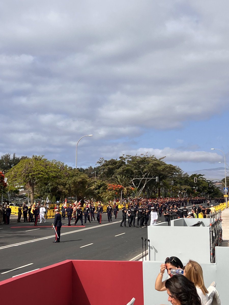 #DIFAS25. Por las mujeres y hombres que nos protegen y dan seguridad con retribuciones manifiestamente mejorables!!!👮🏻‍♂️👮🇪🇸🇪🇸👮👮🏻‍♂️