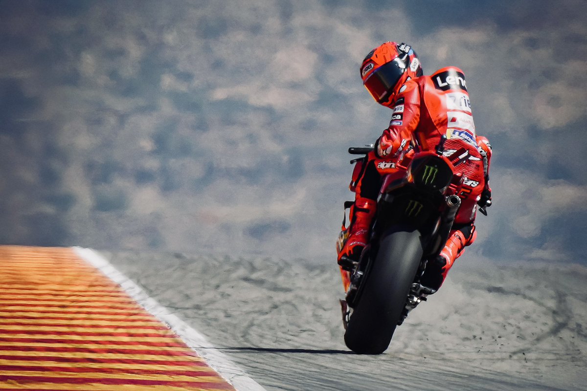 Alberto Cercós (@albertocercos) on Twitter photo ¡Marc Márquez logra su quinta ‘pole’! 💥
Tras ver cómo Fabio Quartararo se adueñaba de las tres últimas (Jerez, Le Mans y Silverstone), el de Ducati vuelve a ser el más rápido de la qualy.
✅🇹🇭 Tailandia
✅🇦🇷 Argentina
✅🇺🇸 Austin
✅🇶🇦 Qatar
✅🇪🇸 Aragón
<a href="/eldesmarque/">ElDesmarque</a> #MotoGP ¡Marc Márquez logra su quinta ‘pole’! 💥
Tras ver cómo Fabio Quartararo se adueñaba de las tres últimas (Jerez, Le Mans y Silverstone), el de Ducati vuelve a ser el más rápido de la qualy.
✅🇹🇭 Tailandia
✅🇦🇷 Argentina
✅🇺🇸 Austin
✅🇶🇦 Qatar
✅🇪🇸 Aragón
<a href="/eldesmarque/">ElDesmarque</a> #MotoGP