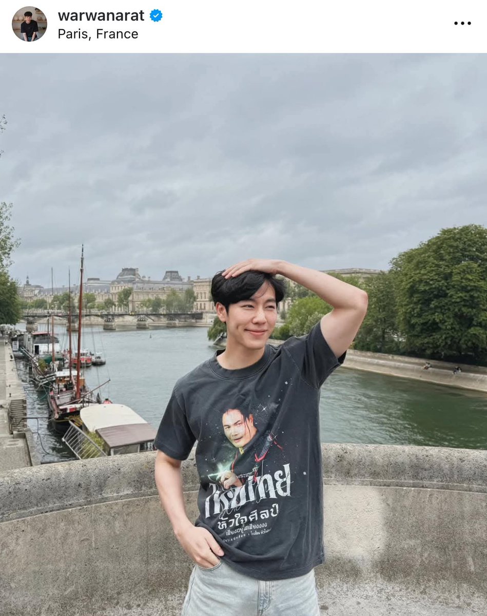 OneMoreTry85's tweet photo. แล้วคือ อ้ายไหม ขิงหนักมาก น้องวอร์ใส่เสื้อพี่ไหมไทย 5555 ที่น้องวอร์ใส่เป็นเสื้อ #อัคระแบงค็อก X #ไหมไทยหัวใจศิลป์ นะคะ ^^

#หยิ่นวอร์  #warwanarat https://t.co/WKMnYoKvhy