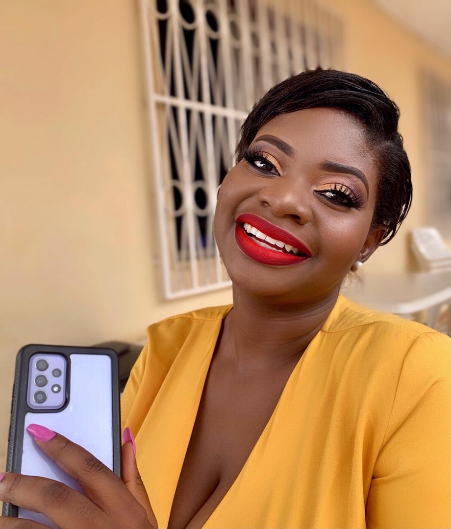 Aujourdhui c'est mon Anniversaire mais Eneo ne me respecte pas y a pas de lumière depuis 4H