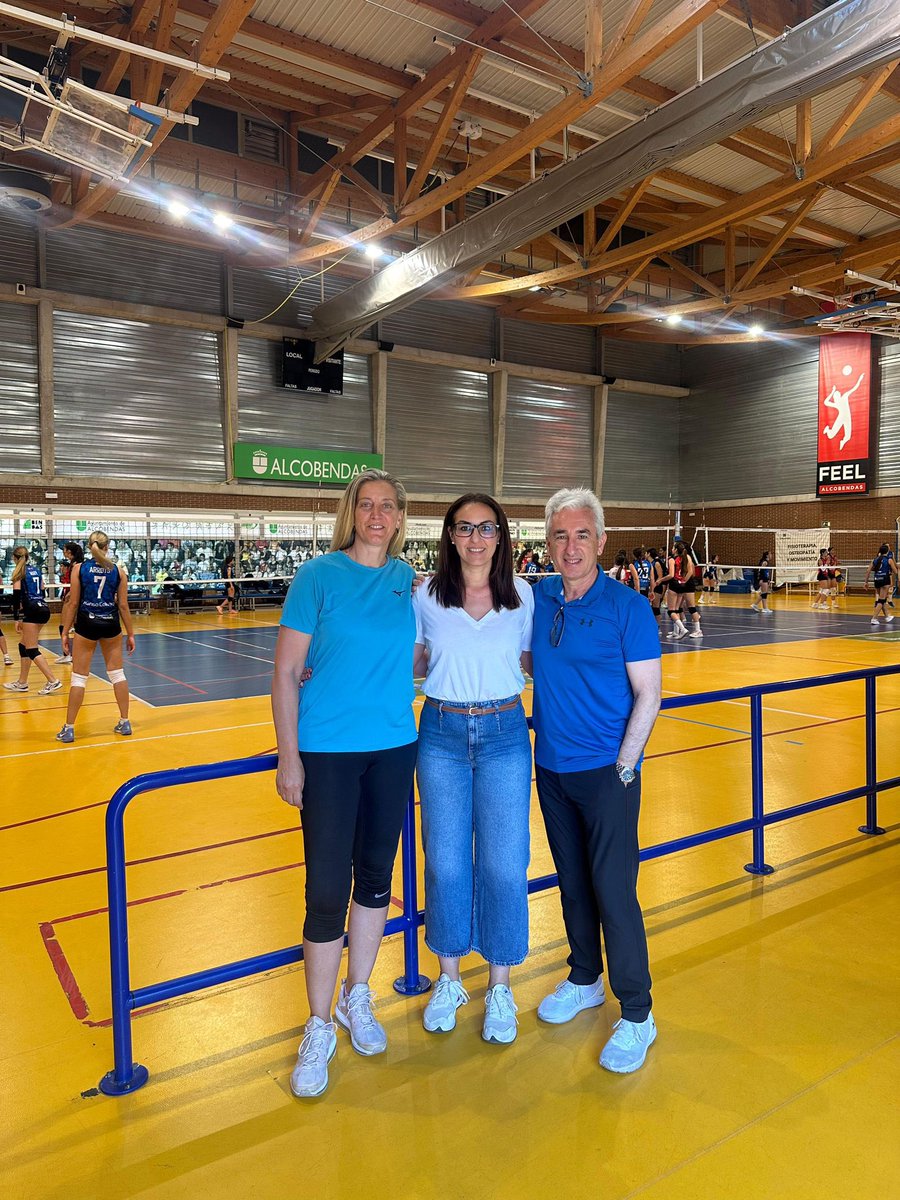 🏐 Gran ambiente del Torneo de Voleibol Copa Ciudad de Alcobendas 2025.

Orgullosa del nivel, la pasión y el compromiso de nuestros deportistas.

¡El deporte sigue haciendo grande a Alcobendas! 💪

#CiudadEuropeaDelDeporte2025