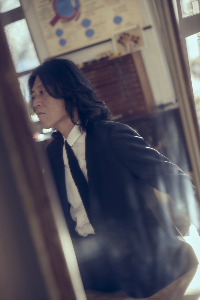 BITTERS_inc's tweet image. 【明日発売!】
『みののミュージック』の刊行を記念して、古市コータローさんからコメントをいただきました!
/
みのさんのお宅に遊びに行って
レコード片手に話を聞いているみたい
\
ご購入はこちら!→bitters-inc.com
Amazon→x.gd/5LUMx
@furuichikotaro @info_collectors
