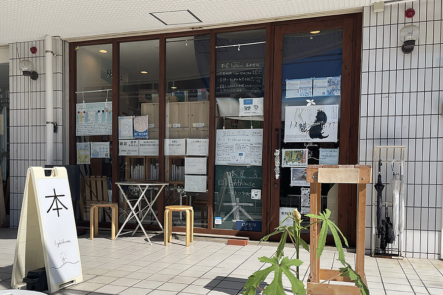 BoGGGeY's tweet photo. 6/29(日)
＠幕張lighthouse
（千葉市花見川区幕張町5-465-1-106)

・奥村門土の似顔絵屋さん
似顔絵料おひとり3,000円
13時〜

・鹿子裕文×関口竜平トーク＆ボギーライブ
開演16:00
前売3000円 当日3500円 （要1BOOKオーダー）
配信：1500円（ツイキャス）

＊申込ページ
https://t.co/fG0oRDZP2S https://t.co/JGFWEoAbrv
